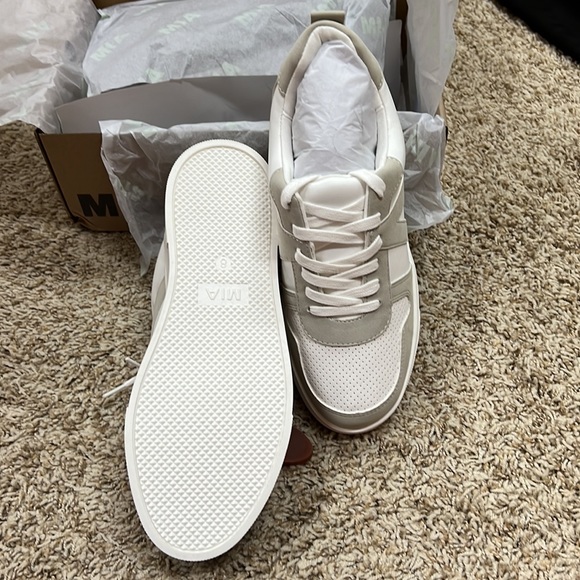 Shoes - Picture 4 of 5